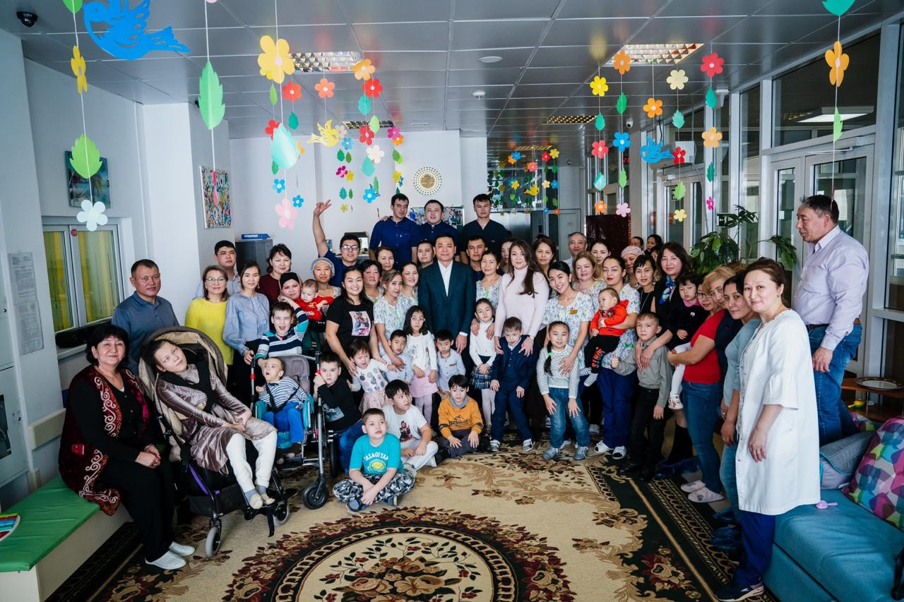Аким столицы Алтай Кульгинов ознакомился с работой реабилитационного центра
