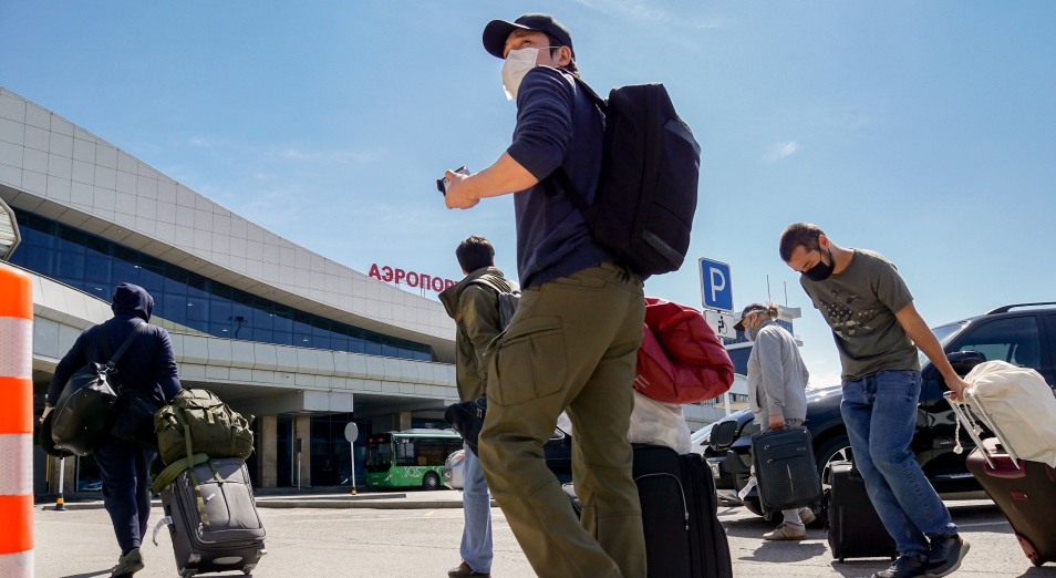 Первые пассажиры авиарейса Алматы – Нур-Султан во время пандемии. Кто они?