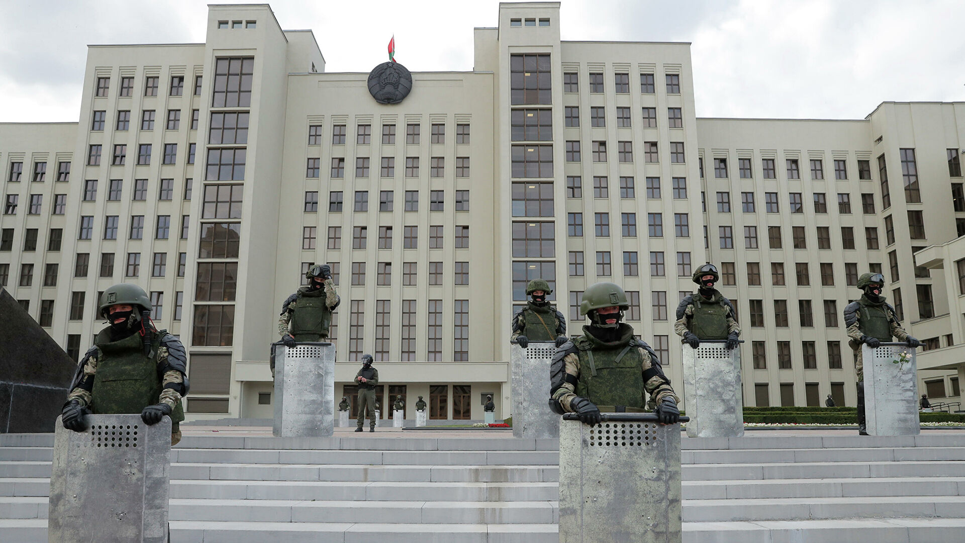 В районе Дома правительства в Минске сконцентрированы большие силы правоохранителей