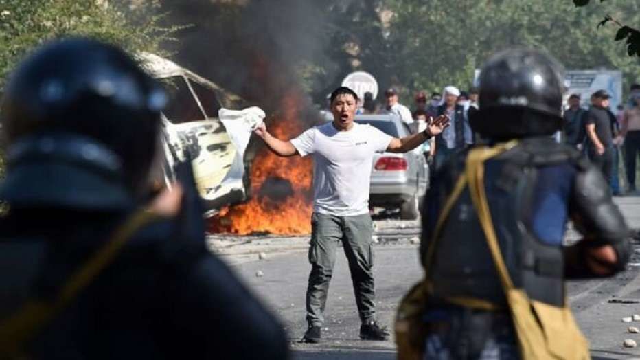 В столкновениях сторонников Атамбаева с силовиками пострадали около 140 человек 