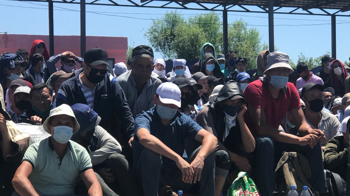 Более 210 граждан Таджикистана, застрявших на границе Казахстана с Узбекистаном, возвращены на родину