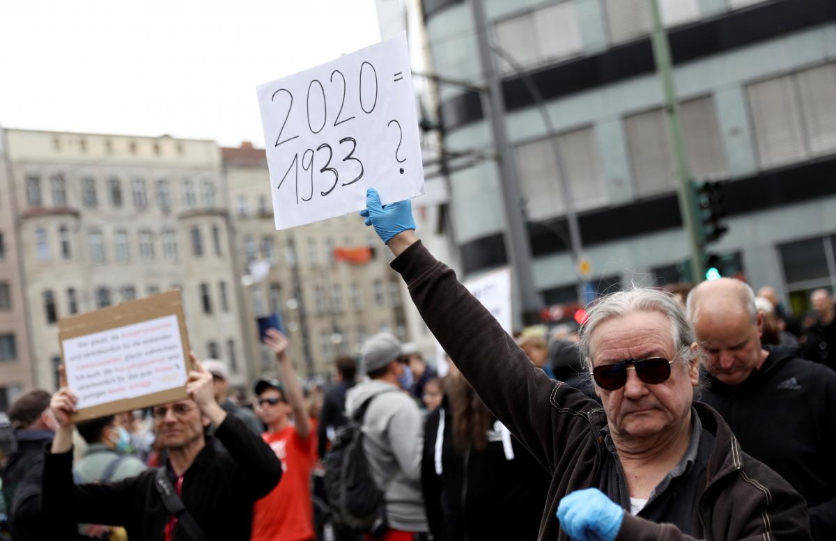 В Берлине на акции протеста против карантинных мер задержаны более 100 человек 