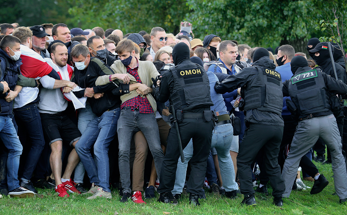 Число участников несанкционированного марша оппозиции в Минске превысило 150 тыс. человек 