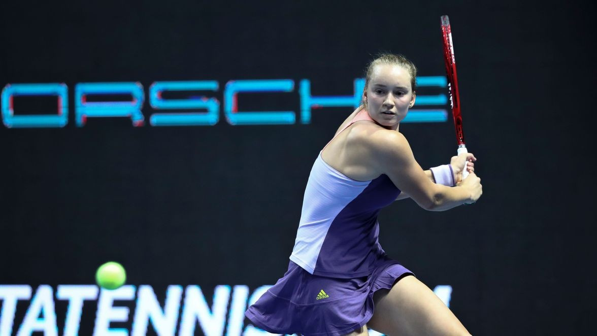 Елена Рыбакина уступила второй ракетке мира в финале теннисного турнира серии WTA в ОАЭ