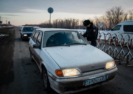 Полицейские патрулируют улицы Нур-Султана в период карантинных мероприятий 