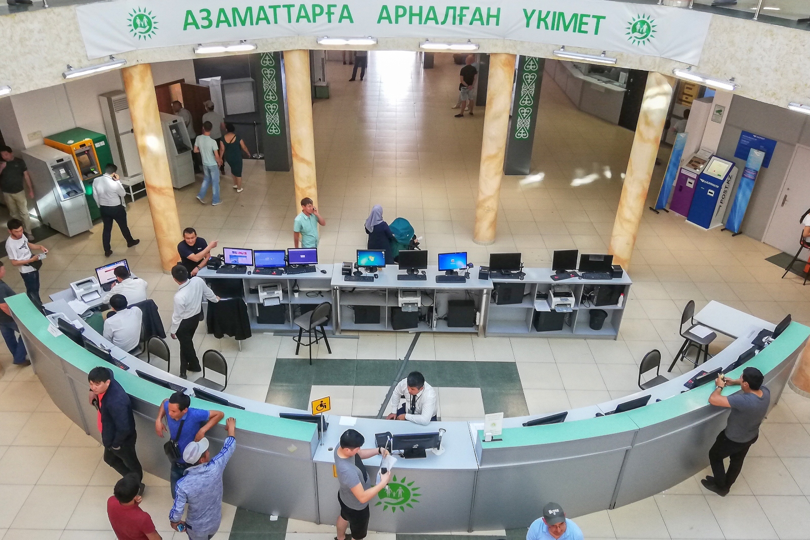 В семи областях Казахстана продлили график работы центров обслуживания населения
