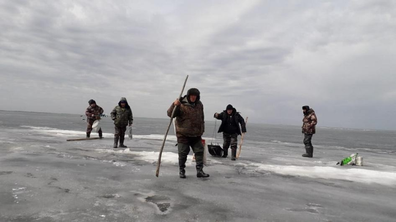 В СКО с дрейфующей льдины спасли пять рыбаков 