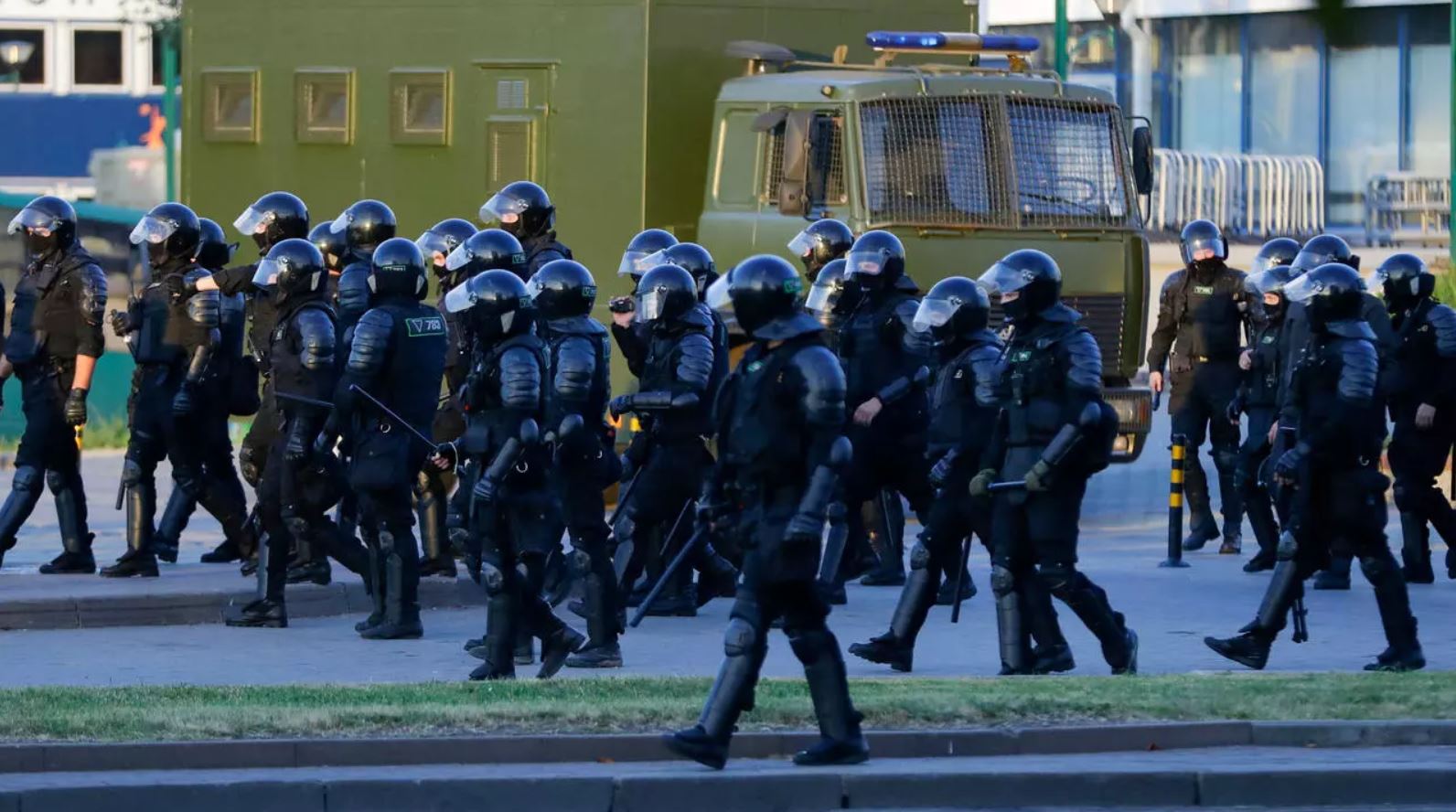 Силовики проводят задержания протестующих в Минске