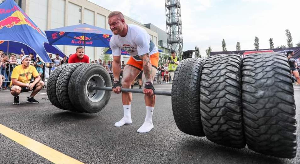 Казахстанец вошел в тройку сильнейших на Ultimate Strongman