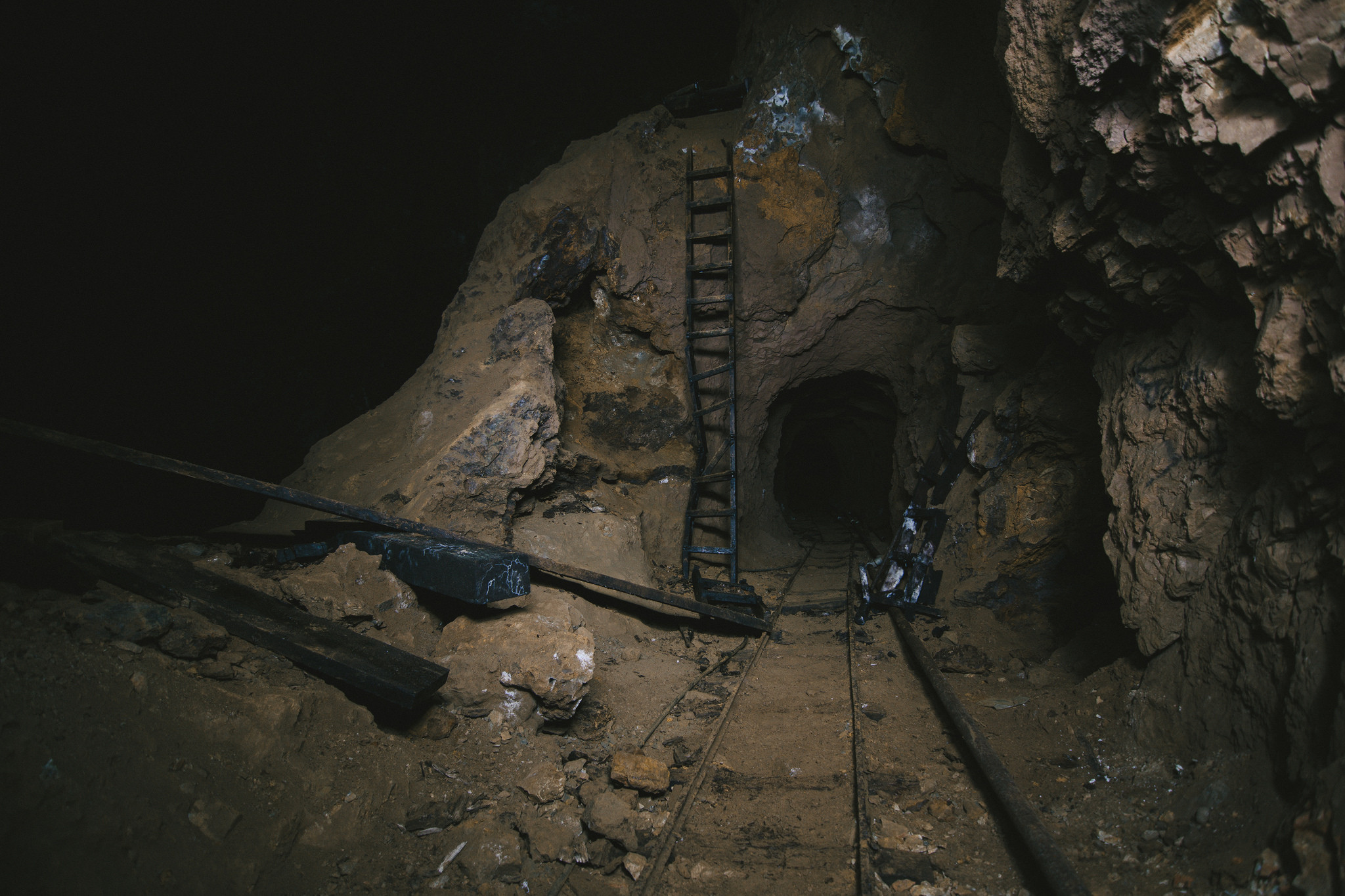 Трое мужчин погибли в заброшенной шахте в Текели