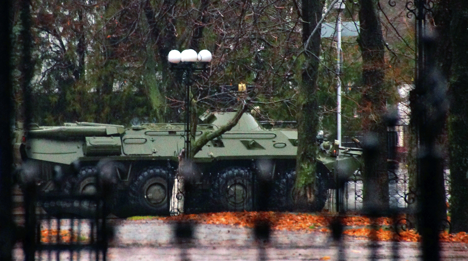 Десять БТР охраняют резиденцию Лукашенко в центре Минска – очевидцы