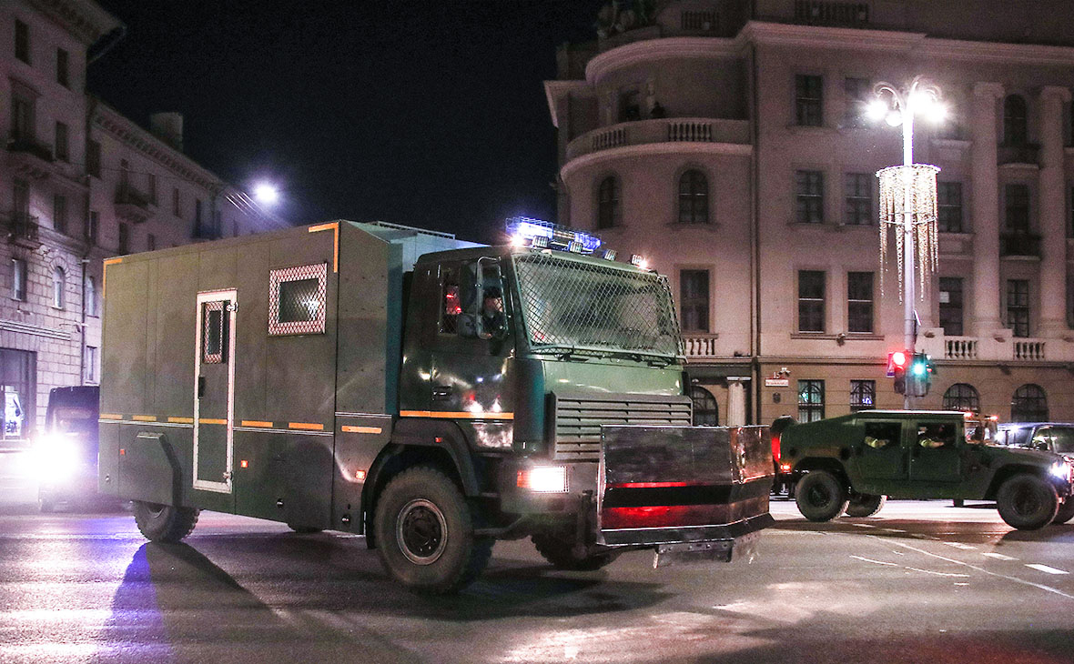 В Минск движется колонна тяжелой военной техники