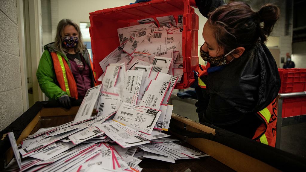 Почта США не доставила ко дню выборов 150 тысяч бюллетеней