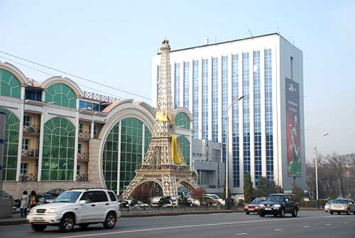 Елбасы Алматыда Нұрсұлтан Назарбаев даңғылын аралап көрді