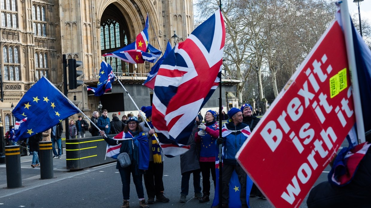Петиция за отмену Brexit набрала почти 4 млн подписей