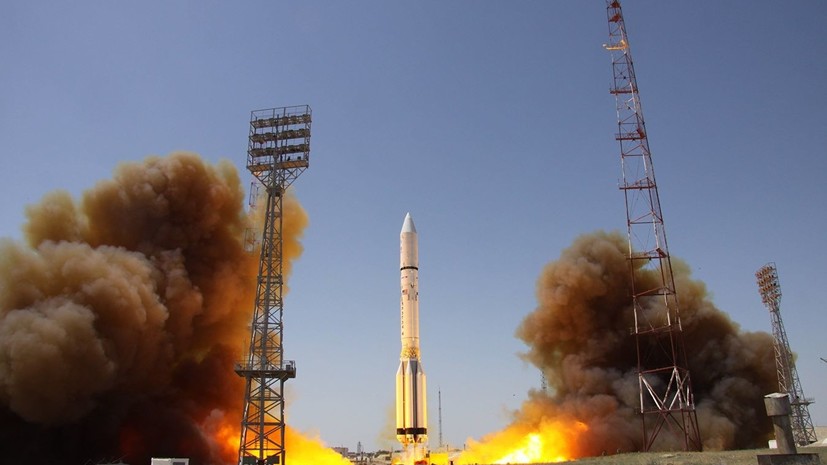Ракета "Протон-М" для запуска двух спутников серии "Экспресс" отправлена на Байконур