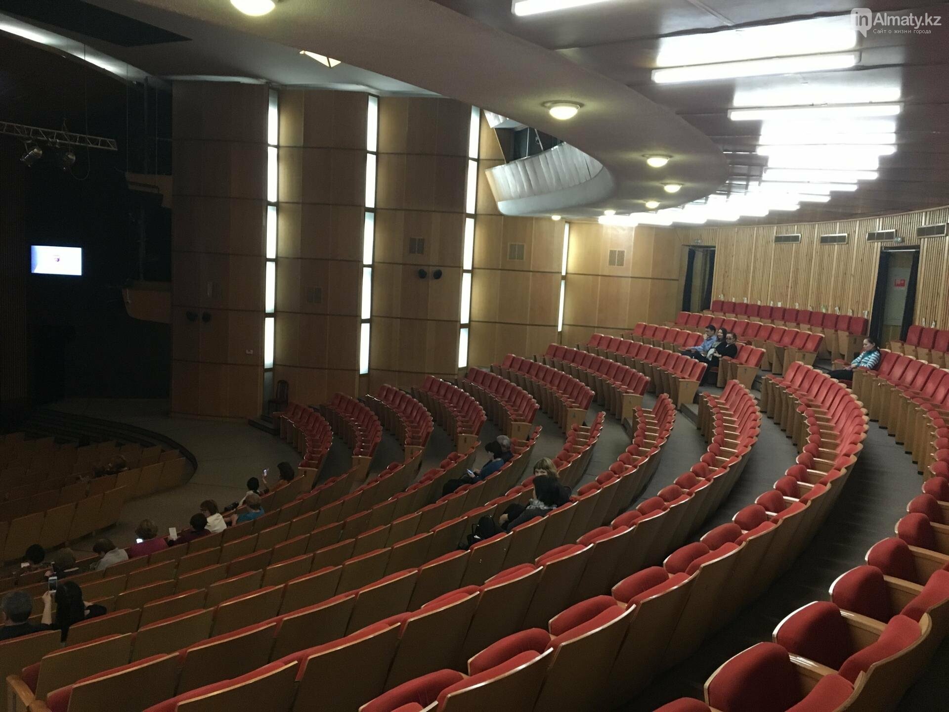 Театры Алматы возобновят работу с 6 октября