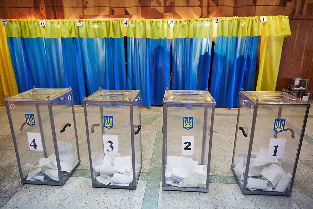 Во второй тур президентских выборов в Украине прошли Зеленский и Порошенко