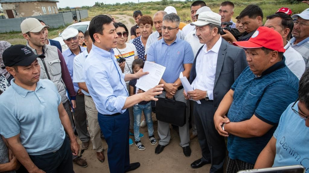 Проблему с питьевой водой просят решить жители жилых массивов столицы 