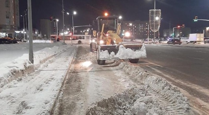 Более 800 единиц техники очищают Нур-Султан от снега