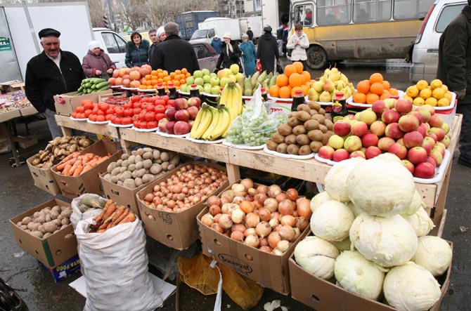 Власти Уральска намерены искоренить уличную торговлю