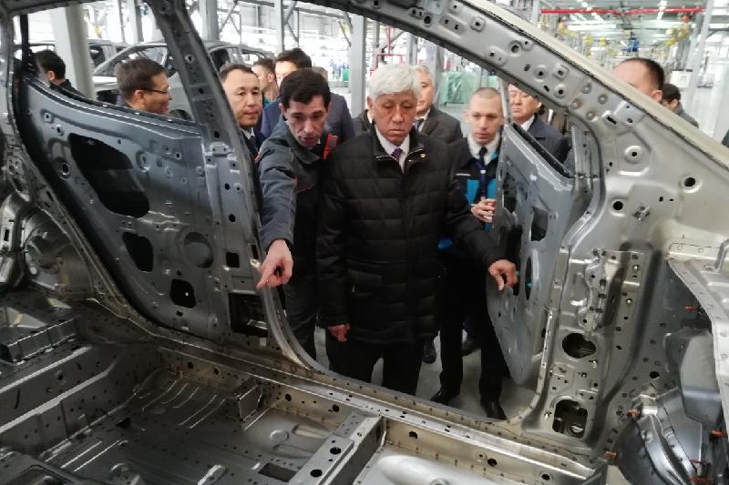  Амандық Баталовқа Қостанай облысының атынан Peugeot 301 автокөлігі табыс етілді