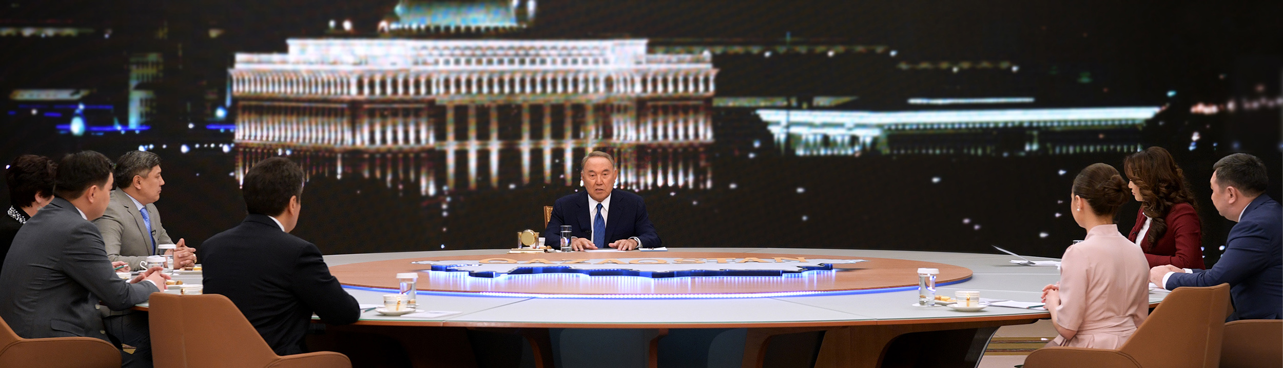 Назарбаев ответил на вопросы казахстанских СМИ