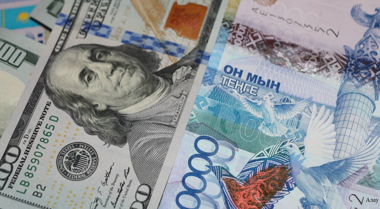 В Казахстане сокращается число депозитов в валюте   