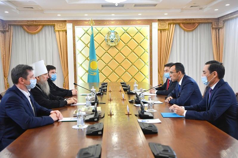 Мәулен Әшімбаев Бас мүфти мен православ шіркеуінің Қазақстандағы жетекшісімен кездесті  