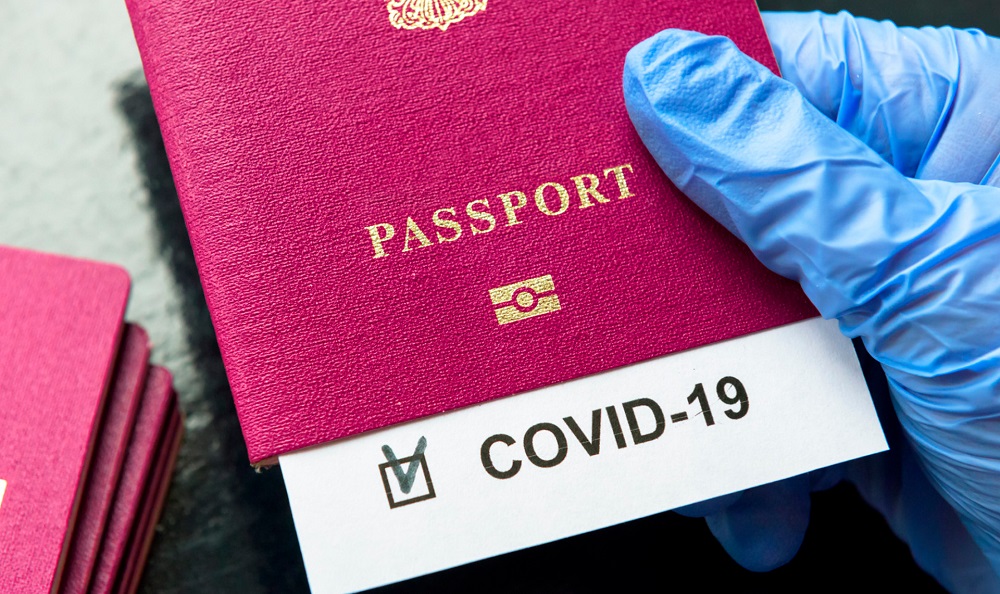 Какая страна уже со следующего месяца может начать выдавать COVID-паспорта  
