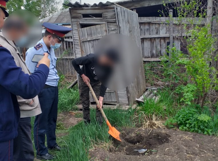 18-летний парень закопал краденый куш во дворе дома в ВКО 