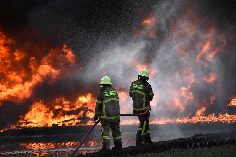 Пожар на НПЗ в Индонезии: есть пострадавшие 