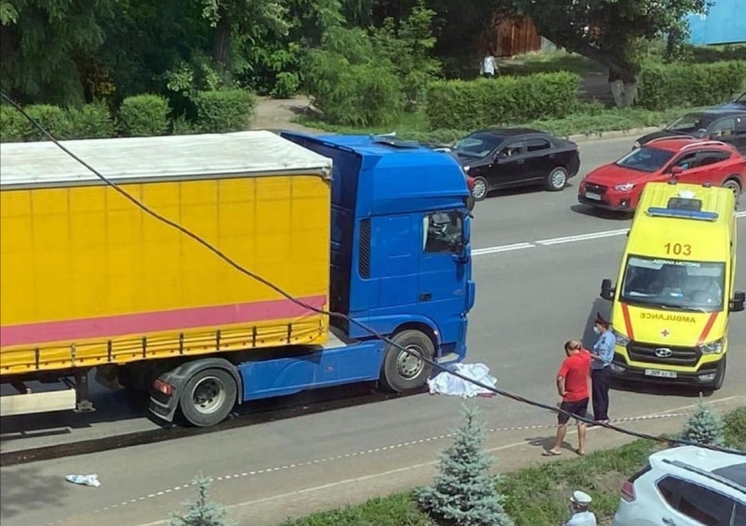 В Уральске под колесами большегруза погибла женщина  
