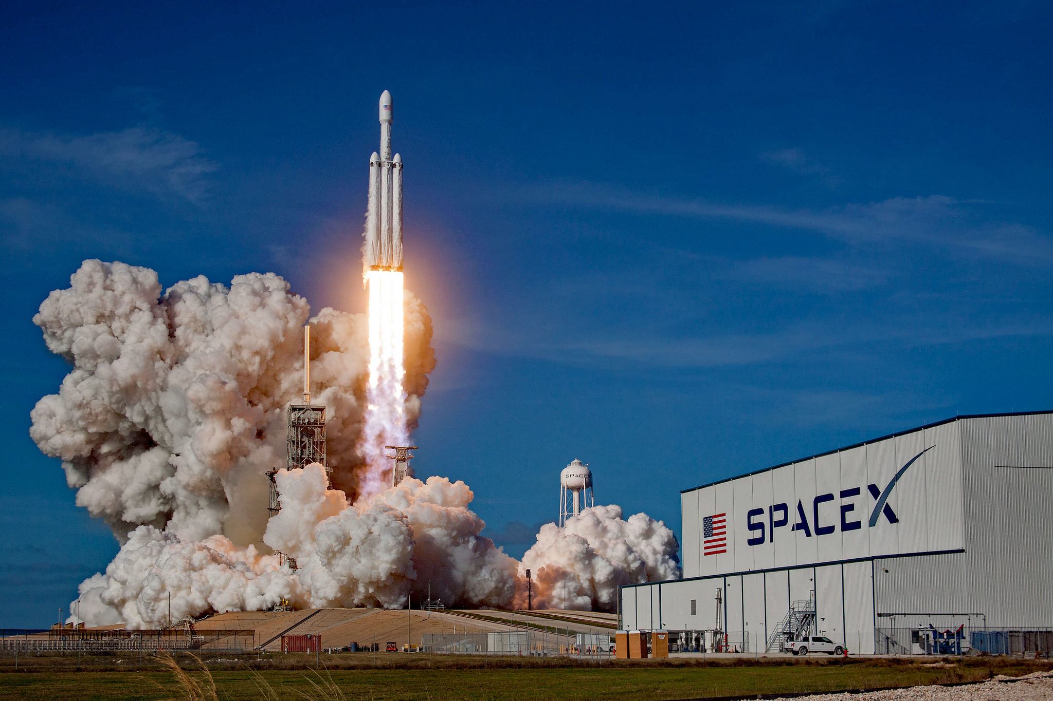 Space X перенесла запуск казахстанских спутников с базы США 