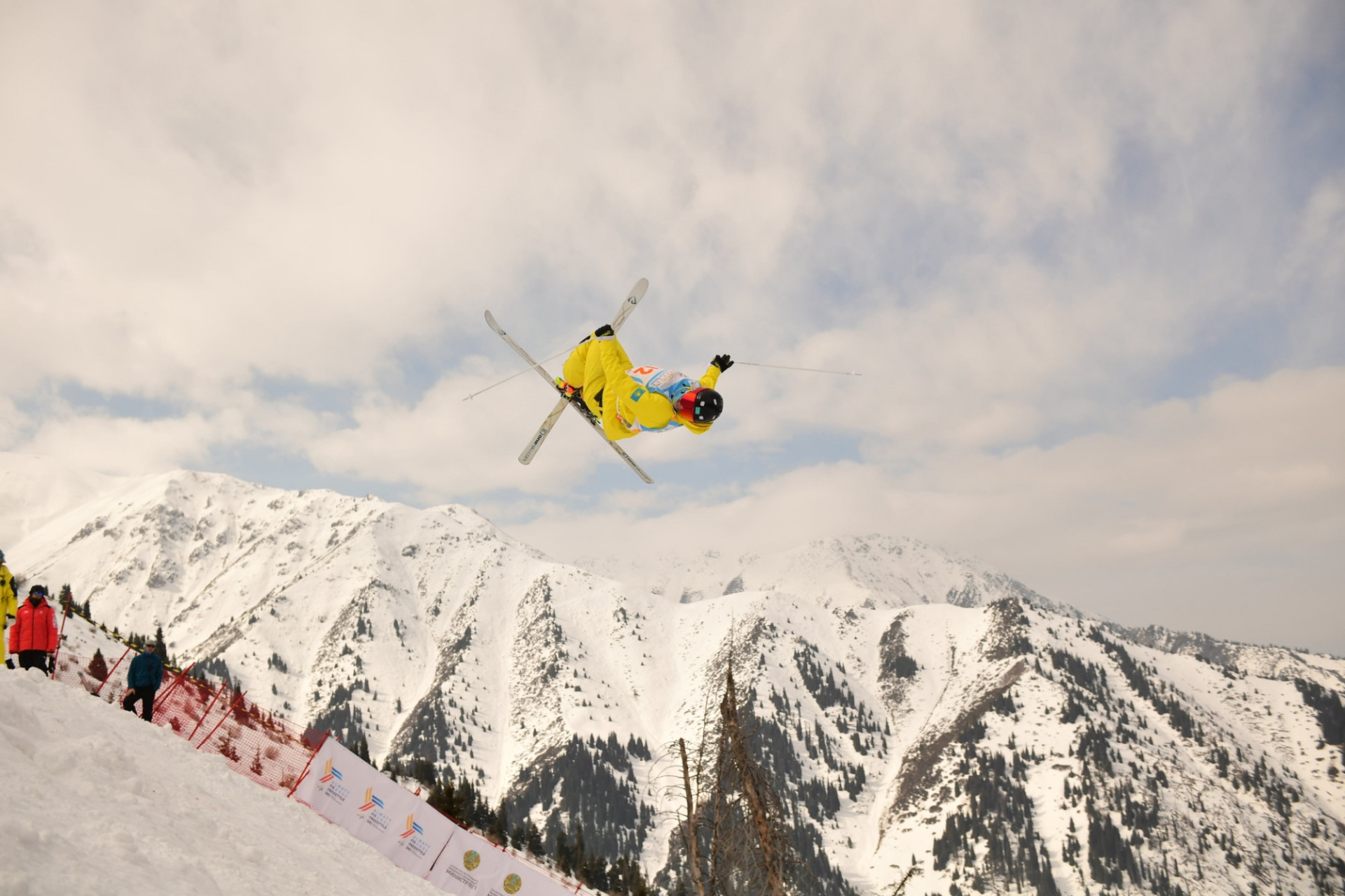 На чемпионате мира FIS по фристайл-могулу завершилась квалификация среди мужчин  