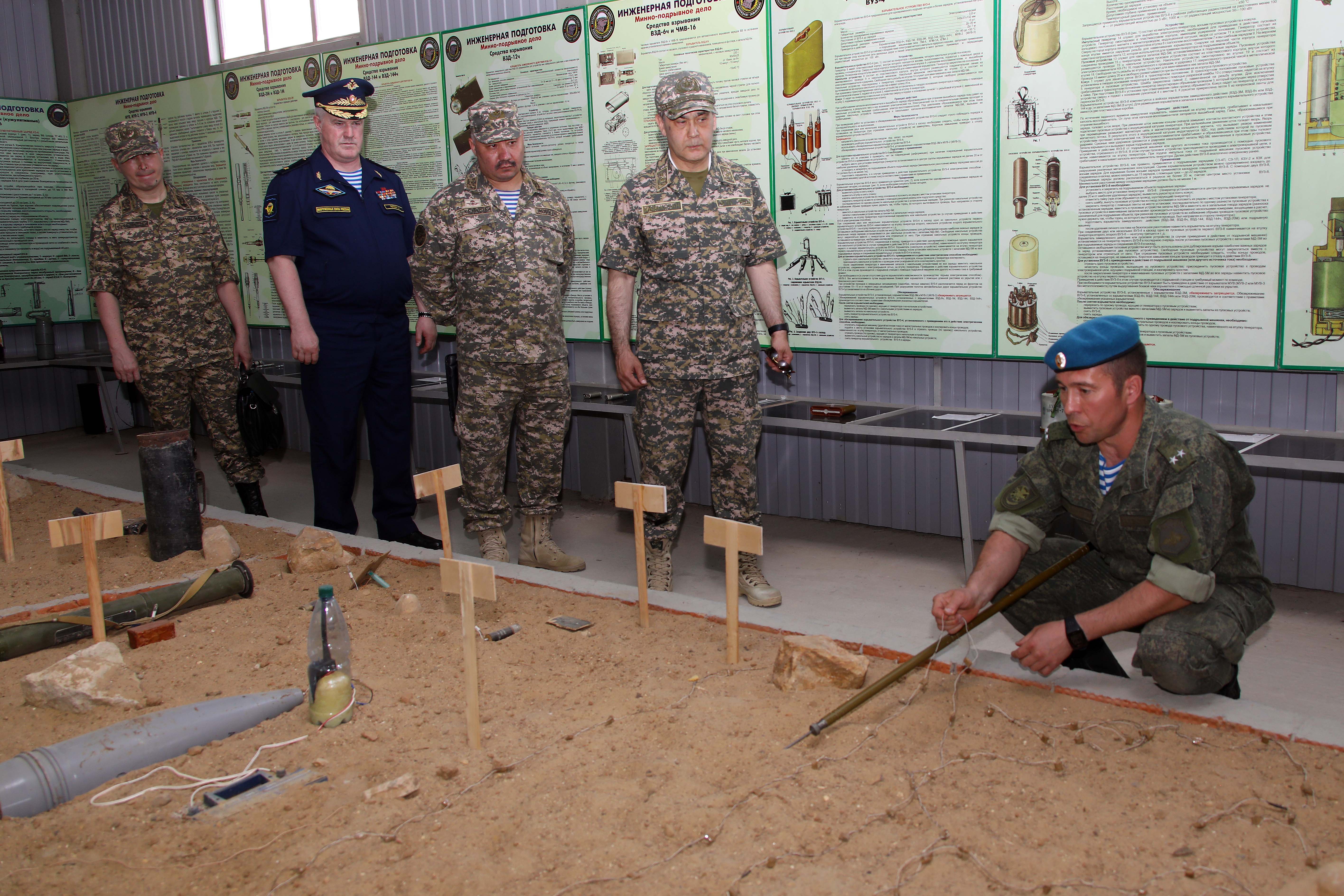Министр обороны поделился казахстанским опытом использования военного компонента в пандемии