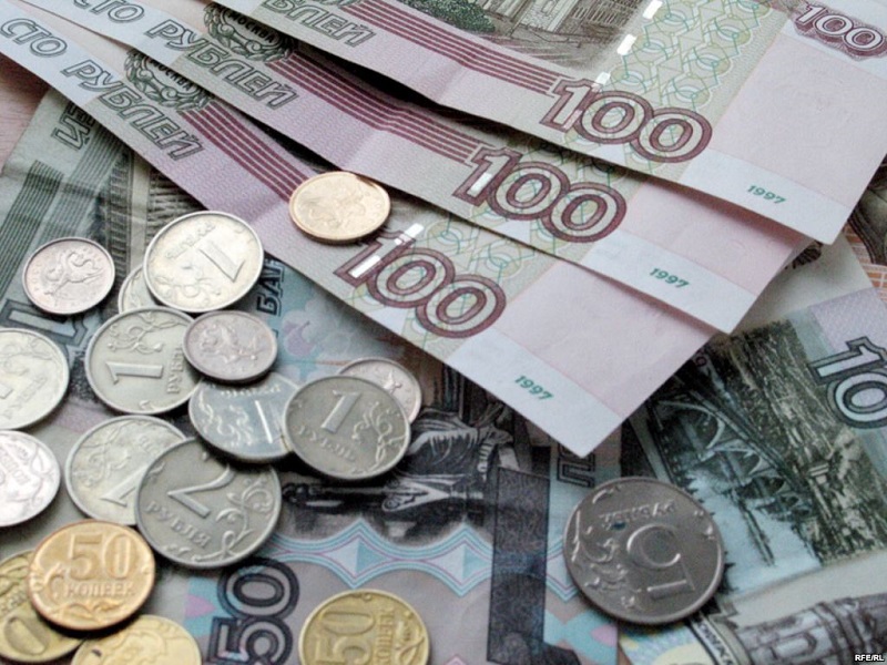 Названы регионы с самым сильным падением зарплат в России  