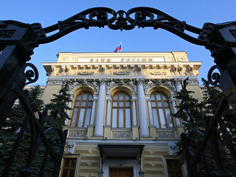 Банки РФ хотят получить право приостанавливать решения ЦБ   
