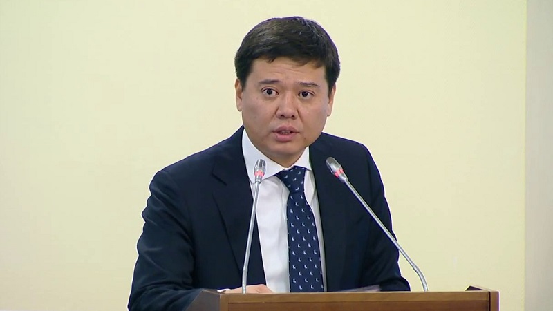 Как принимал граждан министр юстиции в Nur Otan?    