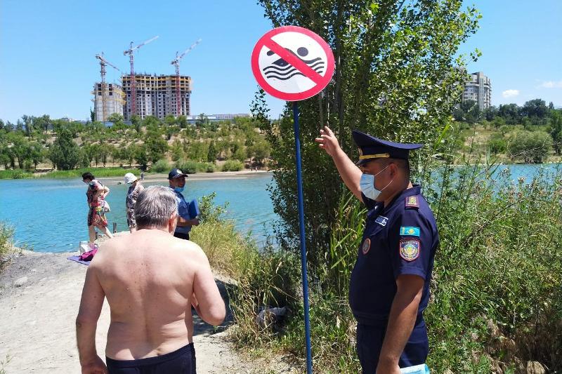 В Алматы спасли на водоеме гражданина Афганистана  
