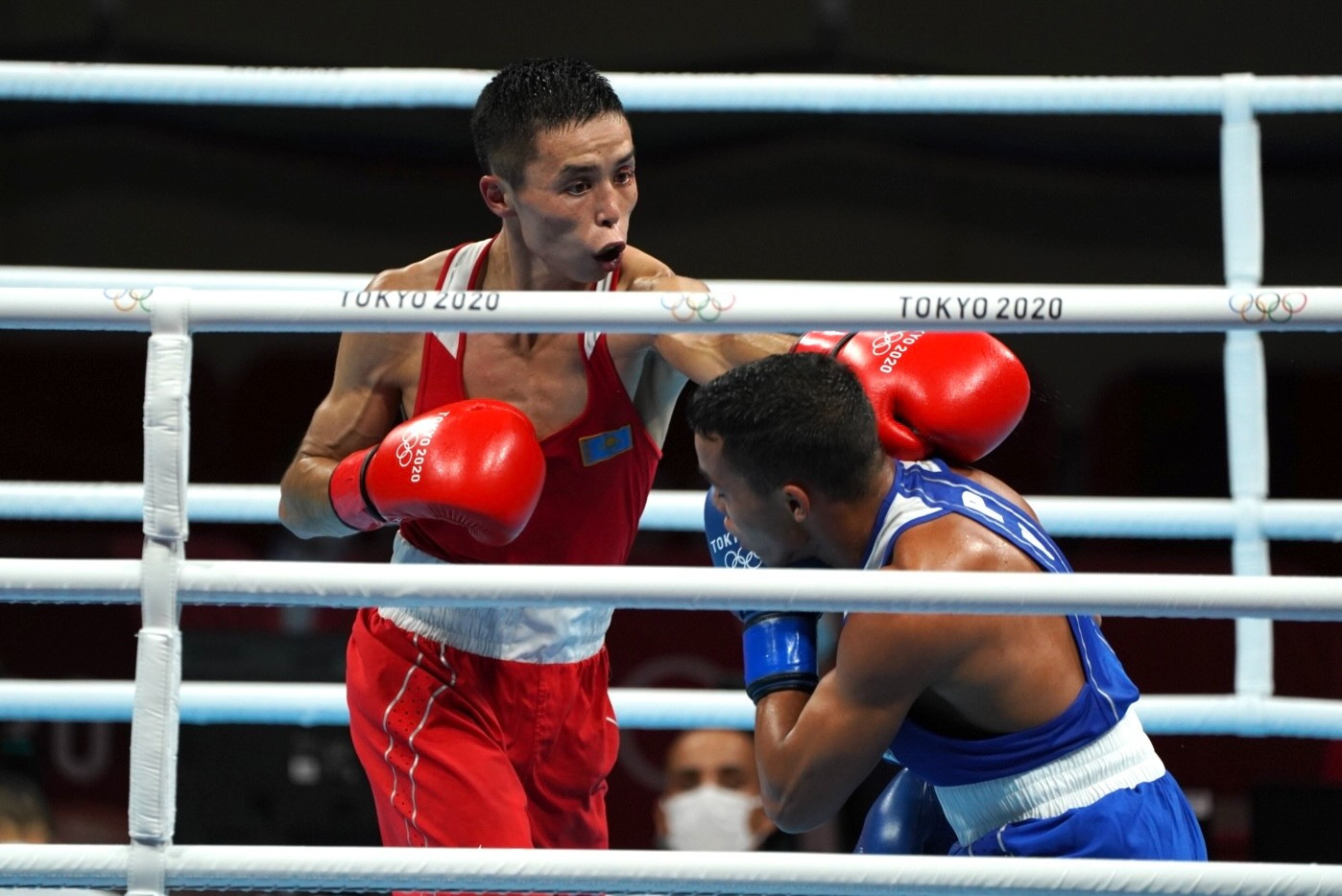 Боксер Сакен Бибосынов вышел в 1/8 финала Олимпийских игр в Токио