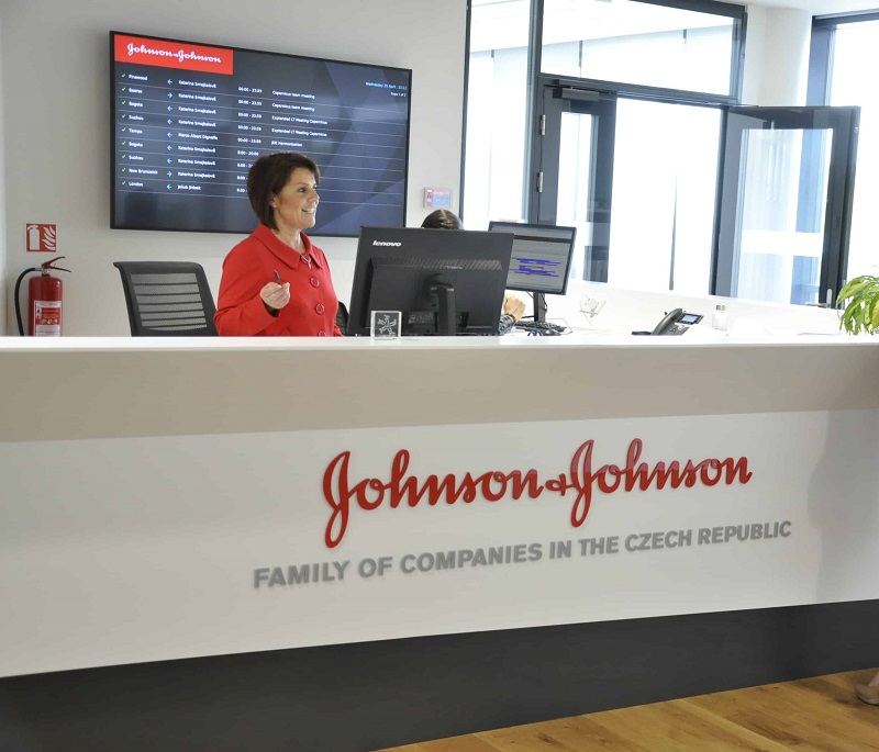 Компанию Johnson & Johnson обвиняют в тысячах смертей      