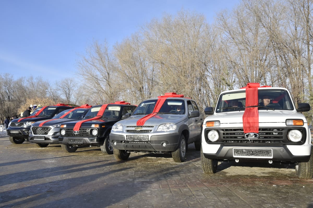  Ақтөбе облысының үздік ауыл еңбеккерлеріне автокөлік табыс етілді