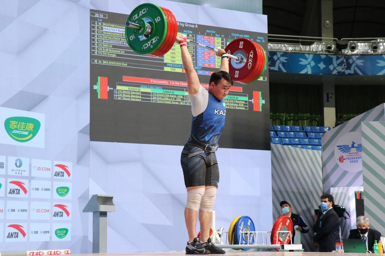 Кто победил на чемпионате Казахстана по тяжелой атлетике