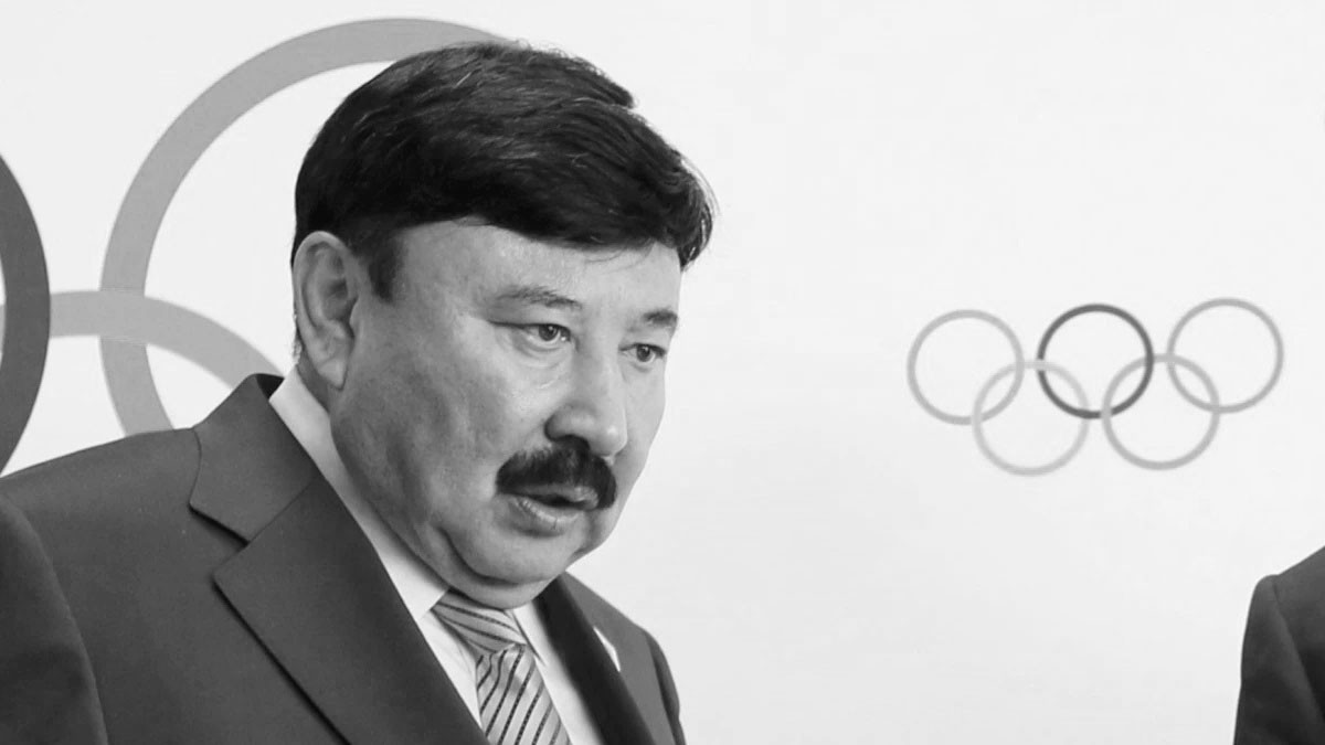 Мажилисмены почтили память Темирхана Досмухамбетова минутой молчания  