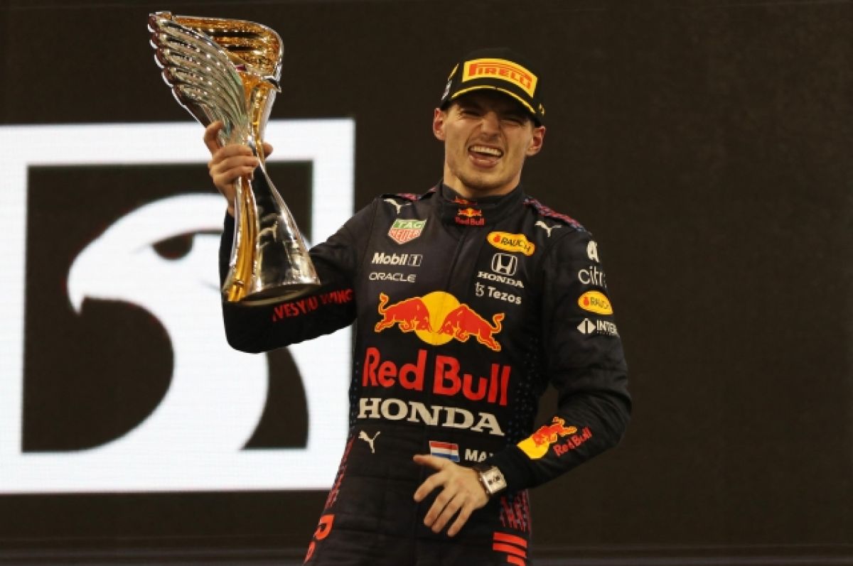 Пилот Red Bull Ферстаппен впервые в карьере выиграл чемпионат "Формулы-1"  