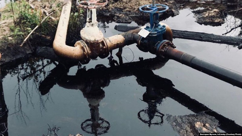 На месторождении Каламкас продолжается ликвидация последствий утечки нефти из трубопровода  