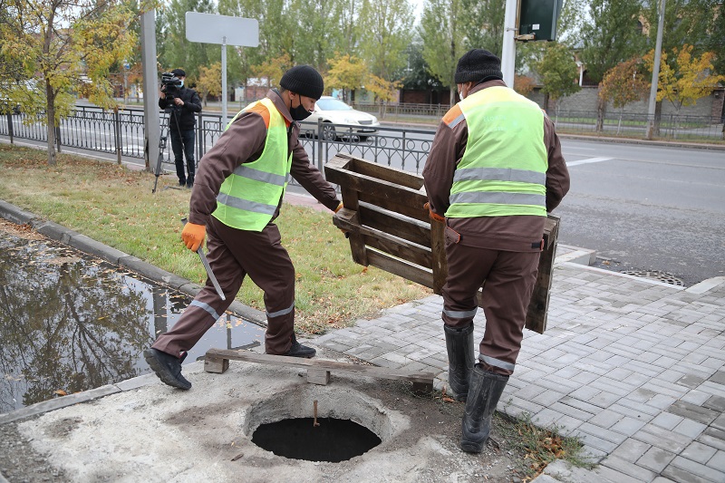 В столице выявлено 161 несанкцинированных «врезок» и сливов отходов