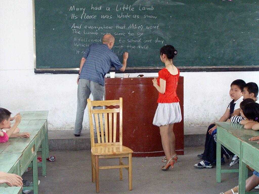 Что власти Китая намерены требовать от учителей  