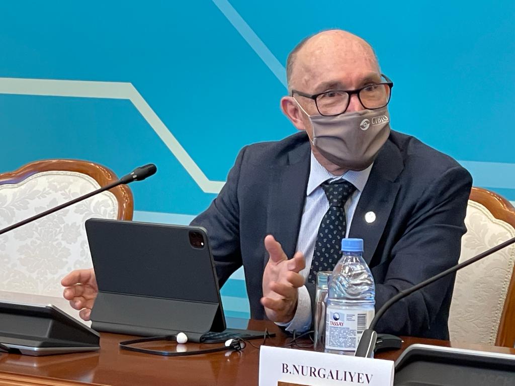 Нурлан Ногаев провел переговоры с исполнительным секретарем ОДВЗЯИ Робертом Флойдом